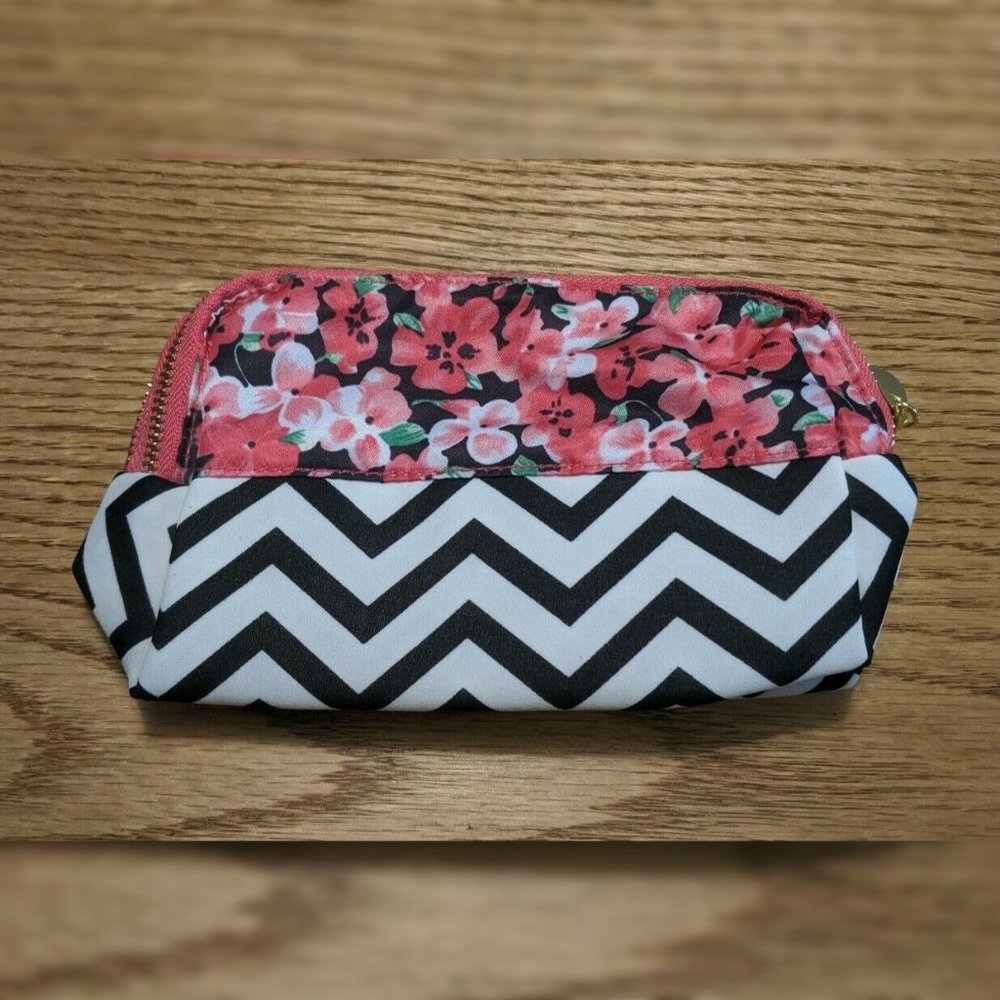 Avon Mark Cosmetic Makeup Bag Case Pink Floral Chevron Pattern Small Zipper Cute
